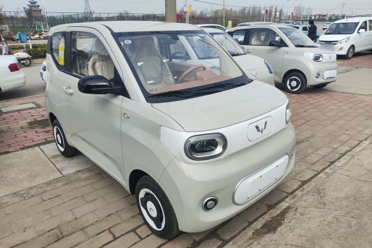 Used Wuling Hongguang MINIEV 2024 3rd Generation 215km Youth Edition Front Right 45 Deg
