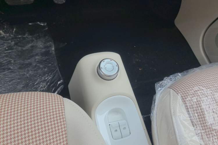 Used Wuling Hongguang MINIEV 2024 3rd Generation 215km Youth Edition Gear Lever