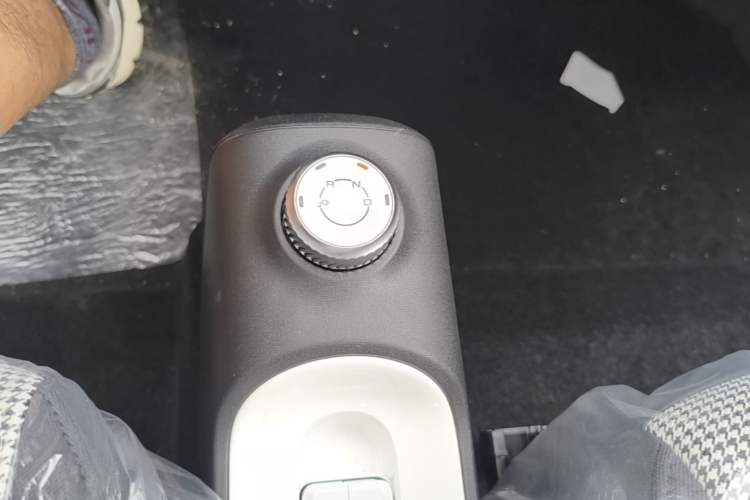 Used Wuling Hongguang MINIEV 2024 3rd Generation 215km Youth Edition Gear Lever