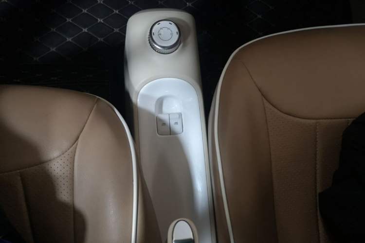 Used Wuling Hongguang MINIEV 2024 3rd Generation 215km Youth Edition Gear Lever