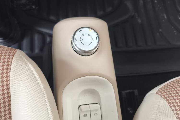Used Wuling Hongguang MINIEV 2024 3rd Generation 215km Youth Edition Gear Lever