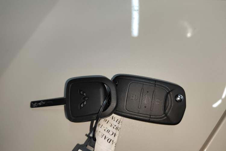 Used Wuling Hongguang MINIEV 2024 3rd Generation 215km Youth Edition Interior 1