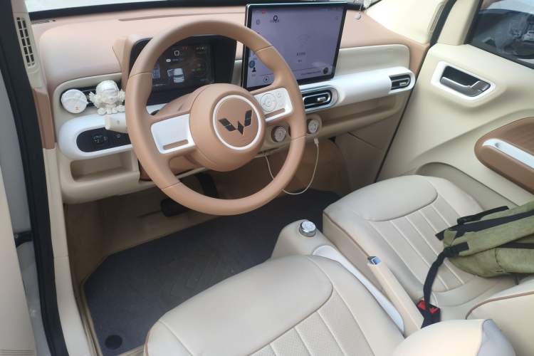 Used Wuling Hongguang MINIEV 2024 3rd Generation 215km Youth Edition Interior 2