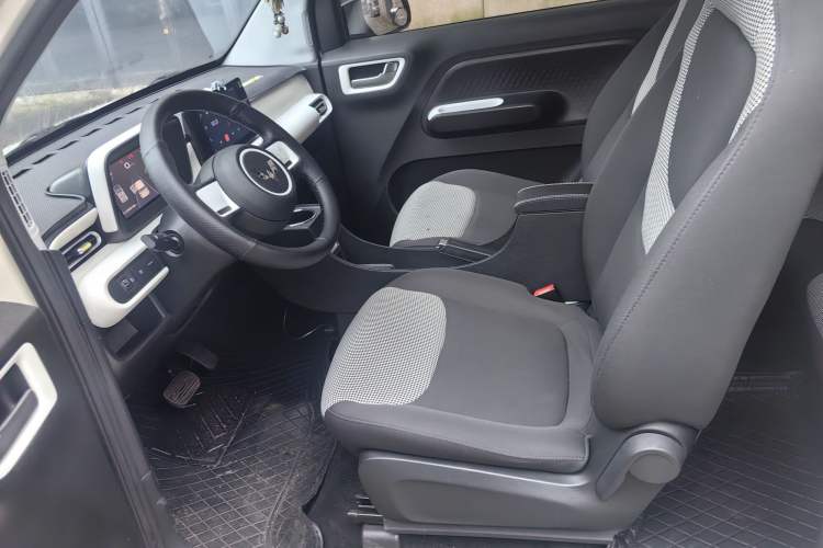 Used Wuling Hongguang MINIEV 2024 3rd Generation 215km Advanced Version Interior 2