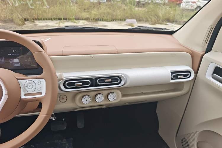 Used Wuling Hongguang MINIEV 2024 3rd Generation 215km Youth Edition Interior 3