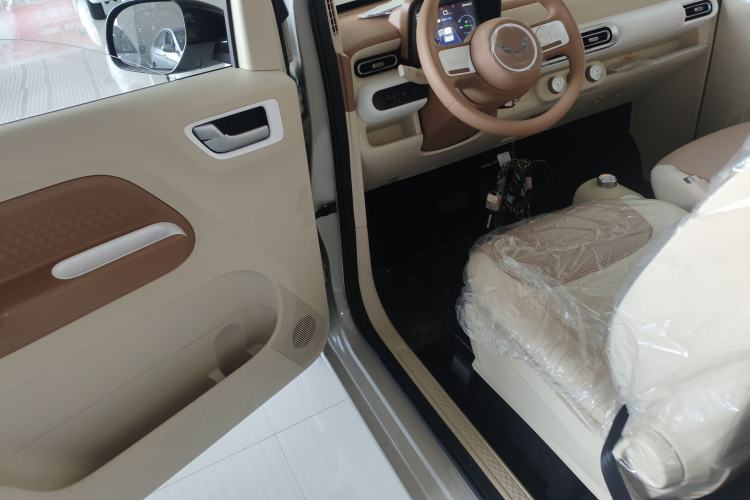 Used Wuling Hongguang MINIEV 2024 3rd Generation 215km Youth Edition Interior 3