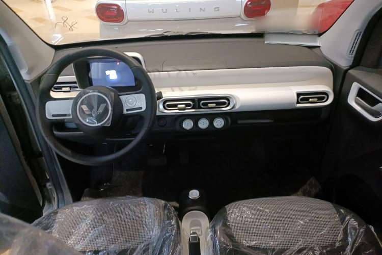 Used Wuling Hongguang MINIEV 2024 3rd Generation 215km Youth Edition Interior 3
