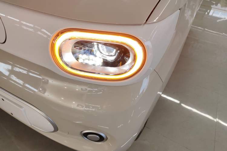 Used Wuling Hongguang MINIEV 2024 3rd Generation 215km Youth Edition Left Front Headlight