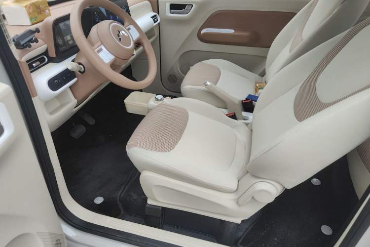 Used Wuling Hongguang MINIEV 2024 3rd Generation 215km Youth Edition Left Front Seat