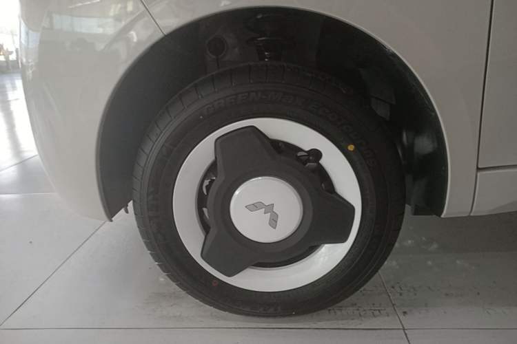 Used Wuling Hongguang MINIEV 2024 3rd Generation 215km Youth Edition Left Front Wheel Hub