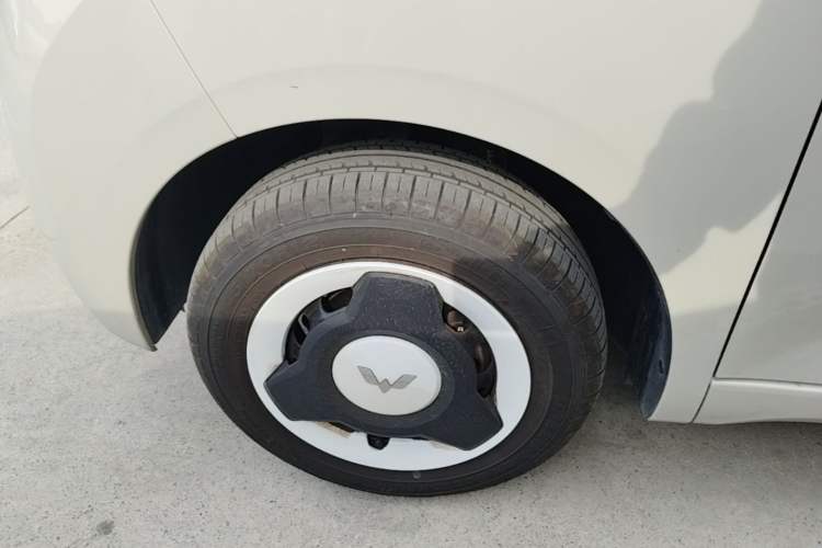 Used Wuling Hongguang MINIEV 2024 3rd Generation 215km Youth Edition Left Front Wheel Hub