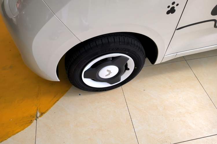 Used Wuling Hongguang MINIEV 2024 3rd Generation 215km Youth Edition Left Front Wheel Hub