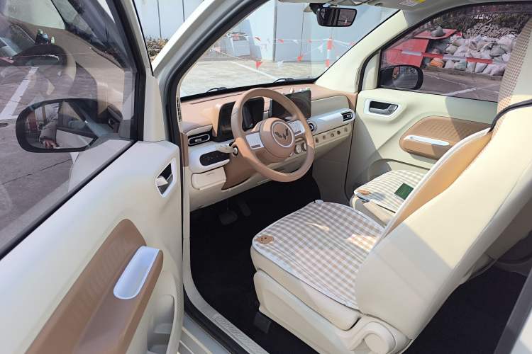 Used Wuling Hongguang MINIEV 2024 3rd Generation 215km Youth Edition Left Rear Seat