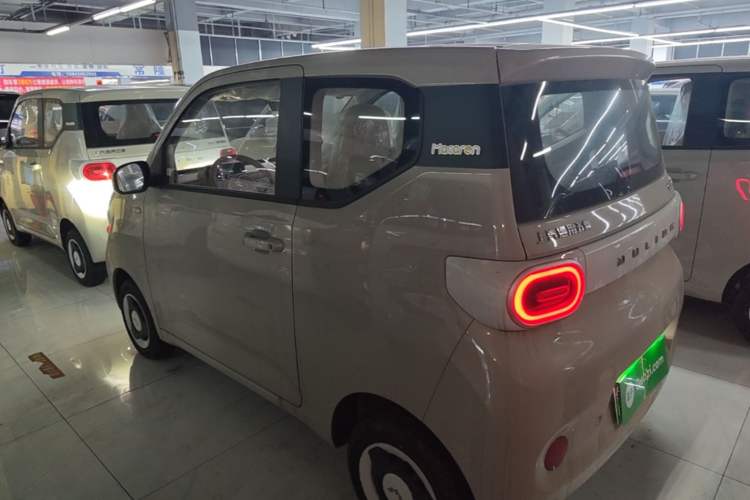 Used Wuling Hongguang MINIEV 2024 3rd Generation 215km Youth Edition Rear Left 45 Deg