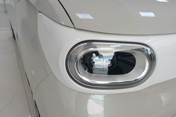 Used Wuling Hongguang MINIEV 2024 3rd Generation 215km Youth Edition Right Front Headlight
