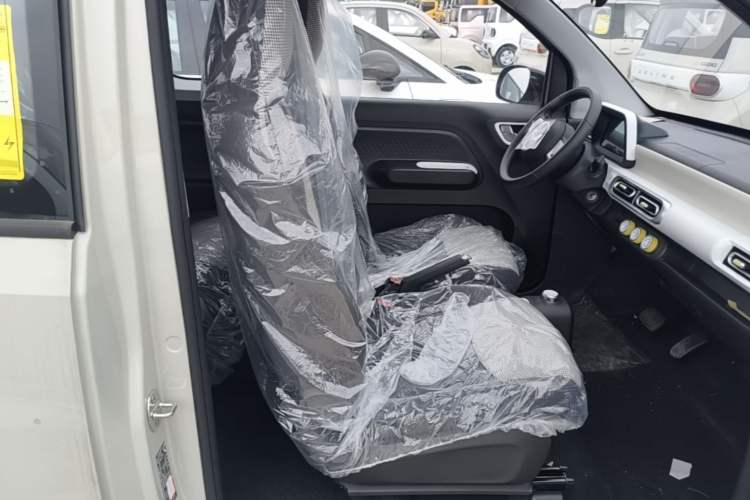 Used Wuling Hongguang MINIEV 2024 3rd Generation 215km Youth Edition Right Front Seat