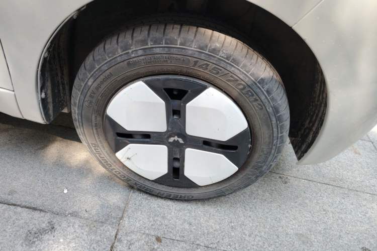 Used Wuling Hongguang MINIEV 2024 3rd Generation 215km Advanced Version Right Front Wheel Hub