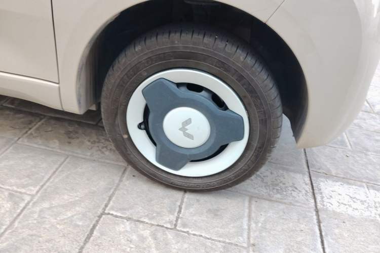 Used Wuling Hongguang MINIEV 2024 3rd Generation 215km Youth Edition Right Front Wheel Hub