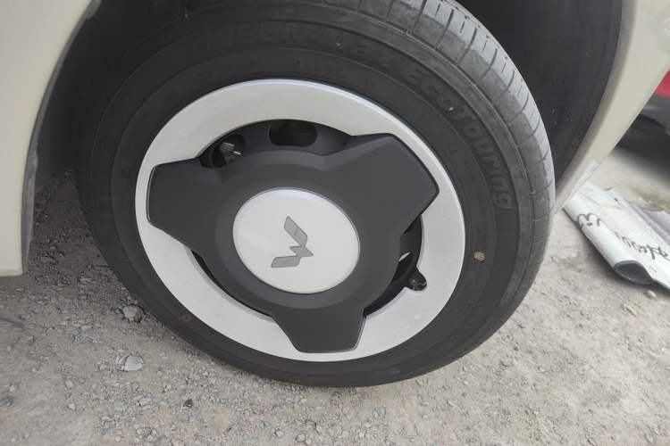 Used Wuling Hongguang MINIEV 2024 3rd Generation 215km Youth Edition Right Front Wheel Hub