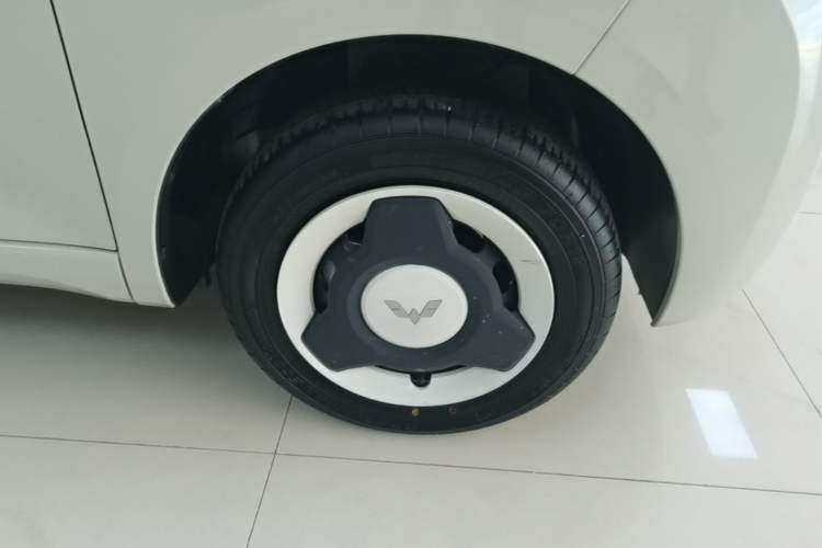 Used Wuling Hongguang MINIEV 2024 3rd Generation 215km Youth Edition Right Front Wheel Hub