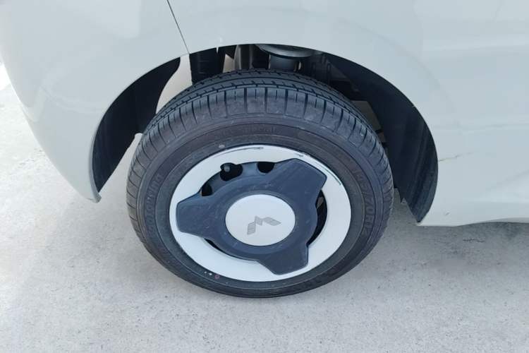Used Wuling Hongguang MINIEV 2024 3rd Generation 215km Youth Edition Right Rear Wheel Hub