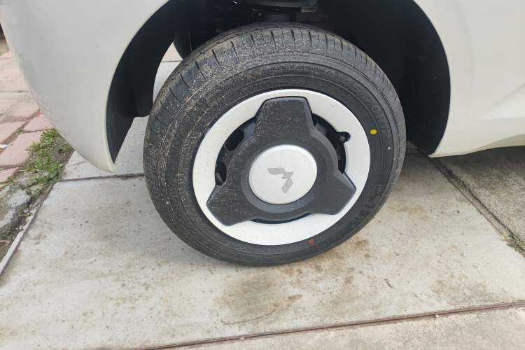 Used Wuling Hongguang MINIEV 2024 3rd Generation 215km Youth Edition Right Rear Wheel Hub