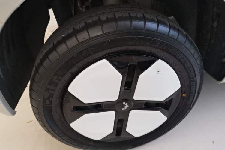 Used Wuling Hongguang MINIEV 2024 3rd Generation 215km Youth Edition Right Rear Wheel Hub