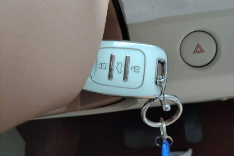 Used Wuling Hongguang MINIEV 2024 3rd Generation 215km Youth Edition Vehicle Key