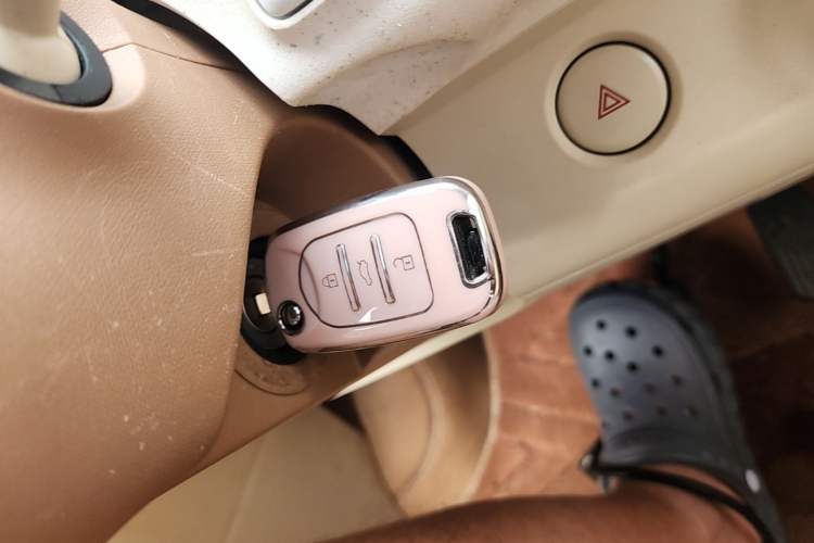 Used Wuling Hongguang MINIEV 2024 3rd Generation 215km Youth Edition Vehicle Key