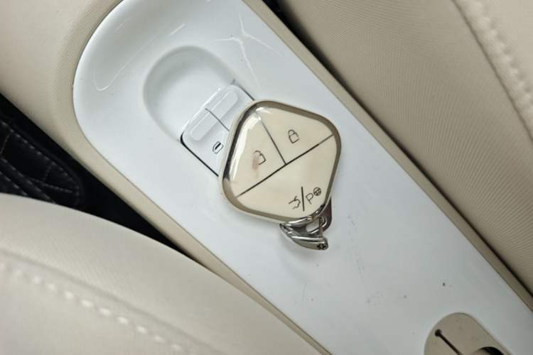 Used Wuling Hongguang MINIEV 2024 3rd Generation 215km Advanced Version Vehicle Key