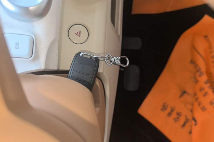 Used Wuling Hongguang MINIEV 2024 3rd Generation 215km Youth Edition Vehicle Key