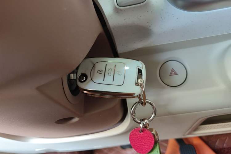 Used Wuling Hongguang MINIEV 2024 3rd Generation 215km Youth Edition Vehicle Key
