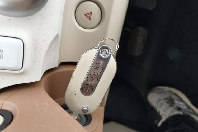 Used Wuling Hongguang MINIEV 2024 3rd Generation 215km Advanced Version Vehicle Key