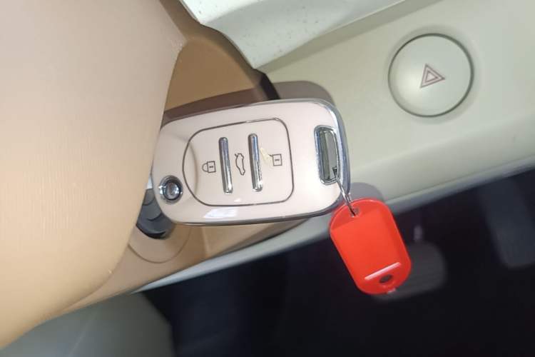 Used Wuling Hongguang MINIEV 2024 3rd Generation 215km Advanced Version Vehicle Key