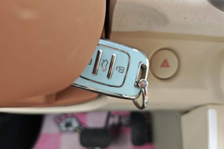 Used Wuling Hongguang MINIEV 2024 3rd Generation 215km Youth Edition Vehicle Key