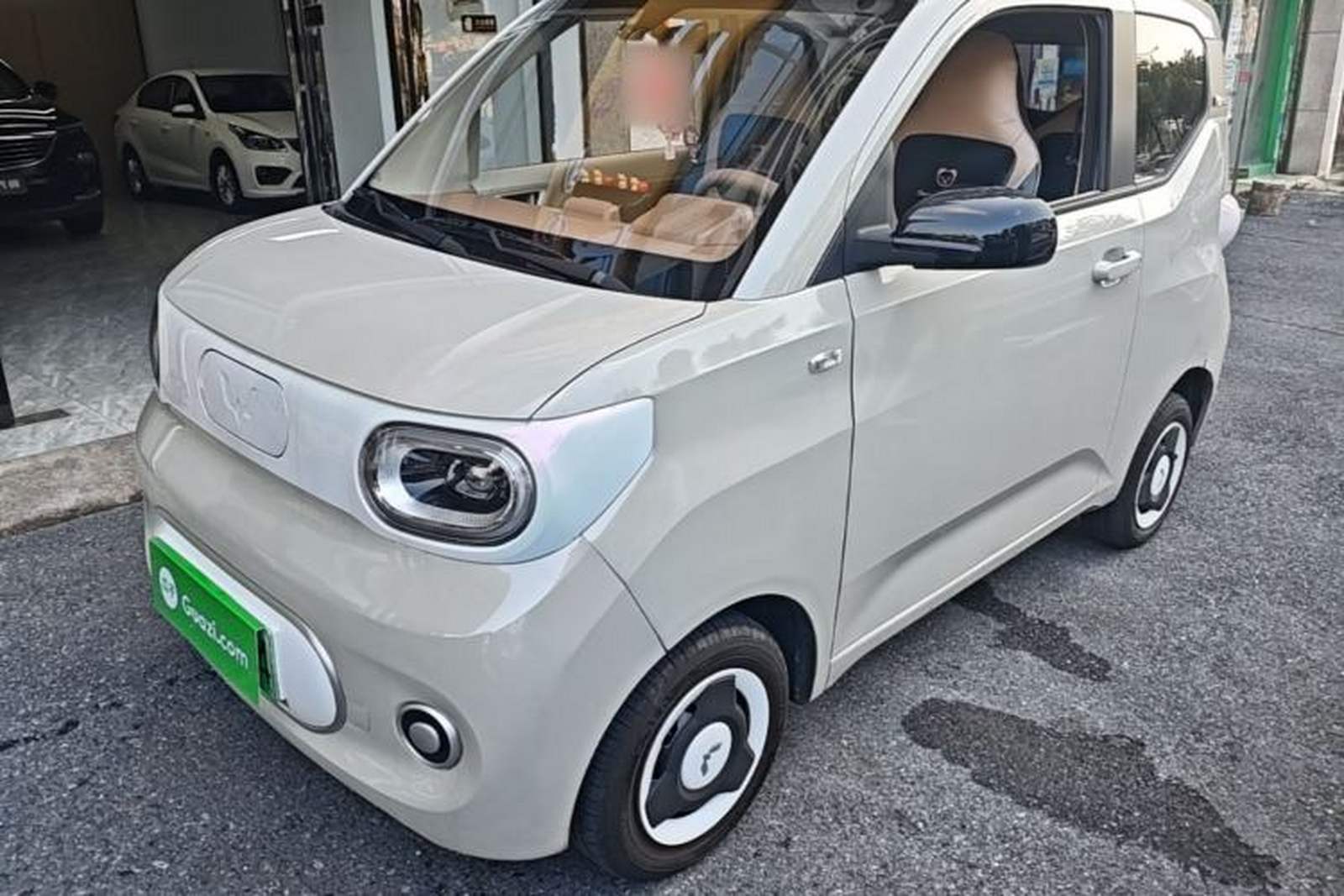 Фото Wuling с площадки