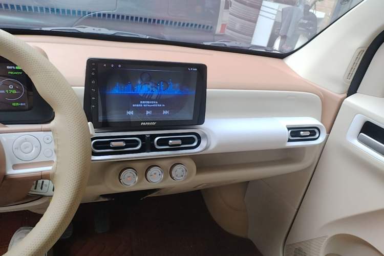 Used Wuling Hongguang MINIEV 2024 3rd Generation 215km Youth Edition Audio And AC Panel