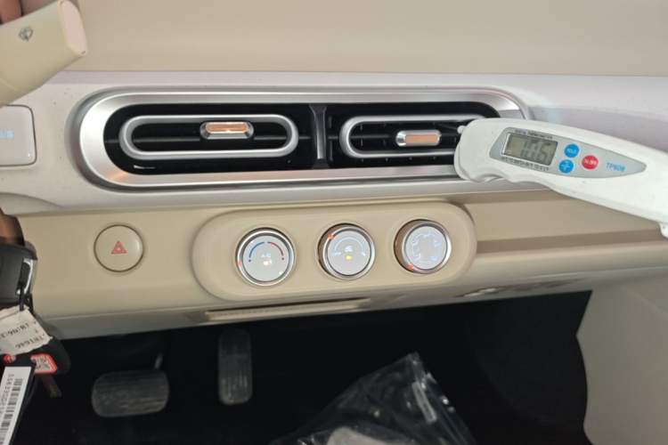 Used Wuling Hongguang MINIEV 2024 3rd Generation 215km Youth Edition Audio And AC Panel