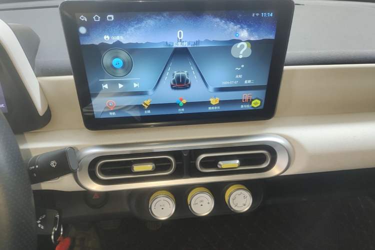 Used Wuling Hongguang MINIEV 2024 3rd Generation 215km Youth Edition Audio And AC Panel