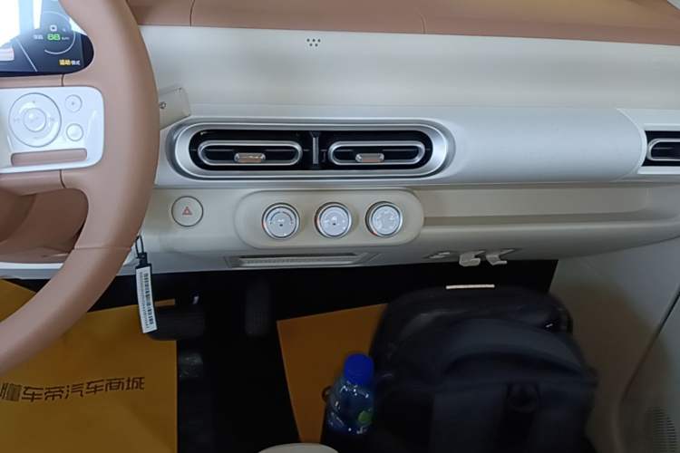 Used Wuling Hongguang MINIEV 2024 3rd Generation 215km Youth Edition Audio And AC Panel
