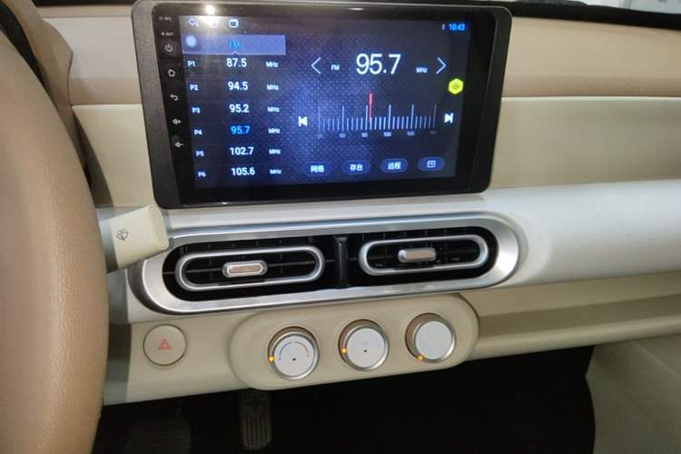 Used Wuling Hongguang MINIEV 2024 3rd Generation 215km Youth Edition Audio And AC Panel
