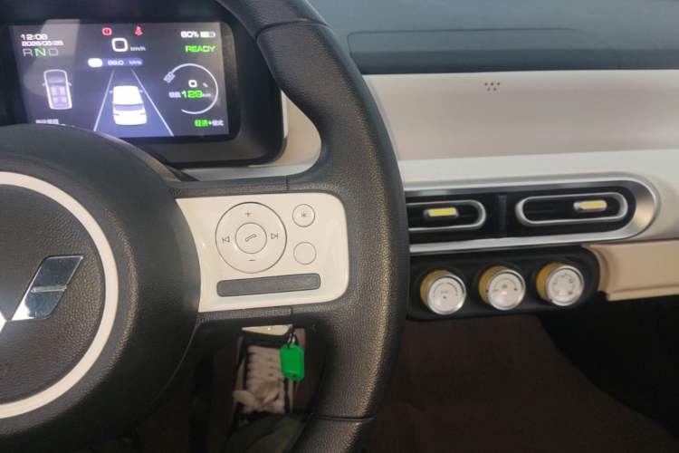 Used Wuling Hongguang MINIEV 2024 3rd Generation 215km Youth Edition Audio And AC Panel