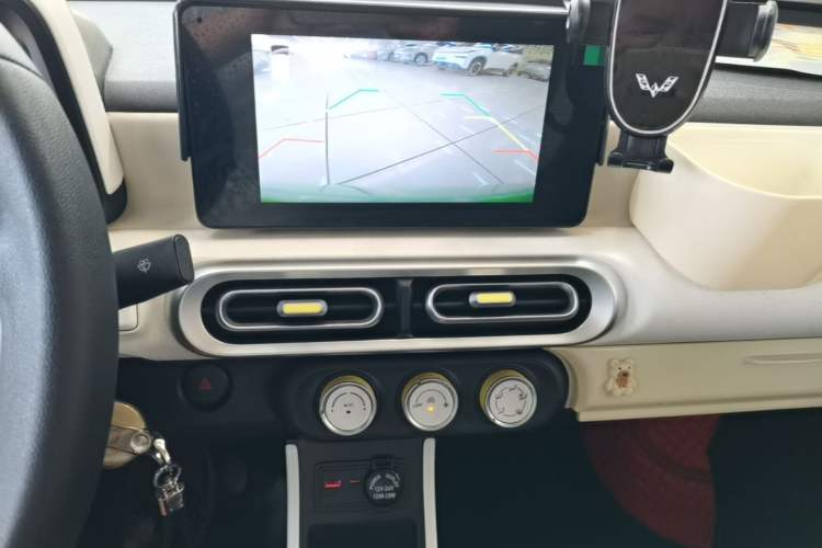 Used Wuling Hongguang MINIEV 2024 3rd Generation 215km Advanced Version Audio And AC Panel