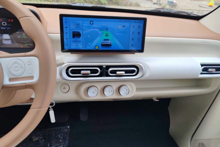 Used Wuling Hongguang MINIEV 2024 3rd Generation 215km Youth Edition Audio And AC Panel