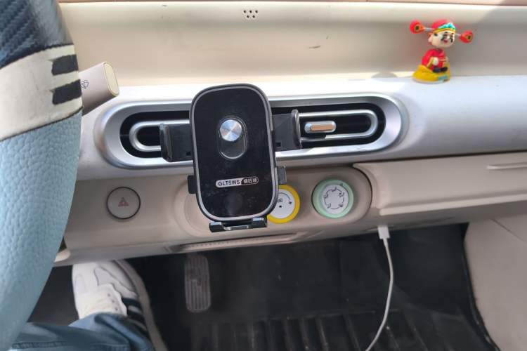 Used Wuling Hongguang MINIEV 2024 3rd Generation 215km Youth Edition Audio And AC Panel
