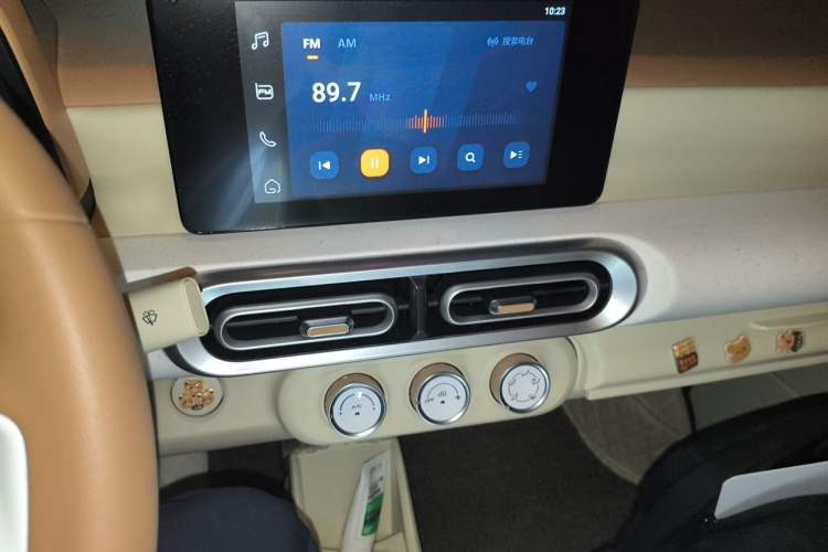 Used Wuling Hongguang MINIEV 2024 3rd Generation 215km Advanced Version Audio And AC Panel