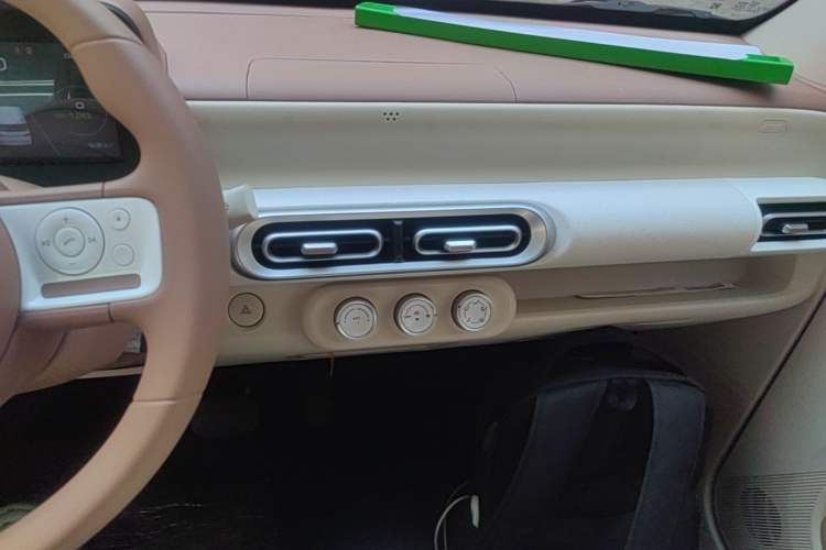 Used Wuling Hongguang MINIEV 2024 3rd Generation 215km Youth Edition Audio And AC Panel