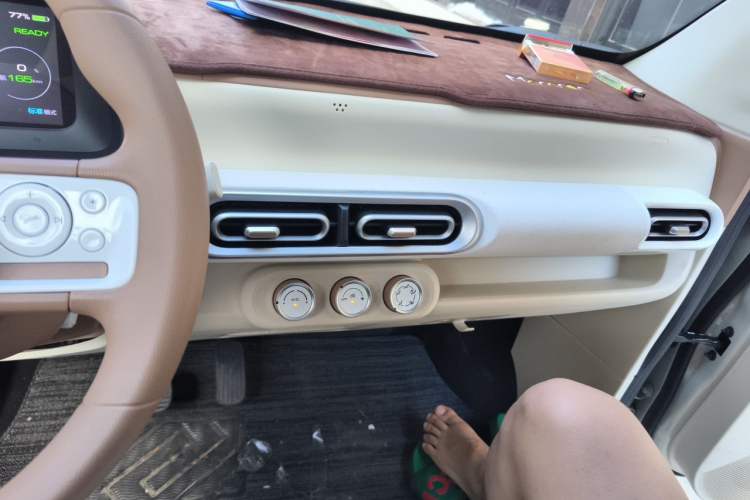 Used Wuling Hongguang MINIEV 2024 3rd Generation 215km Youth Edition Audio And AC Panel
