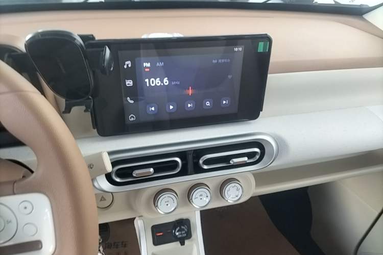 Used Wuling Hongguang MINIEV 2024 3rd Generation 215km Youth Edition Audio And AC Panel