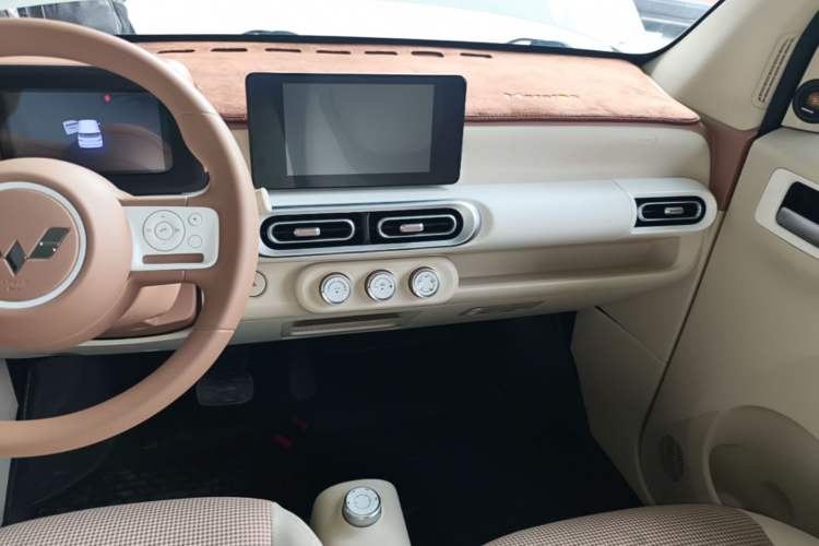 Used Wuling Hongguang MINIEV 2024 3rd Generation 215km Advanced Version Audio And AC Panel